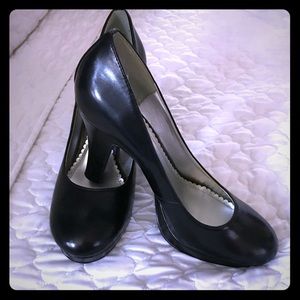 Black casual round toe heels